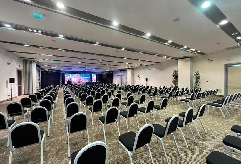 هتل Crowne Plaza Rome St. Peter S, An Ihg