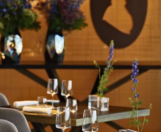 هتل De Bonart Naples   Curio Collection By Hilton