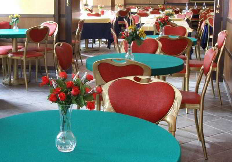 فندق Dina's