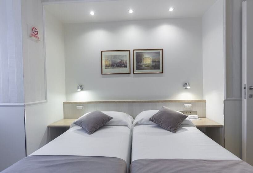 Fotos del hotel Flora:  6