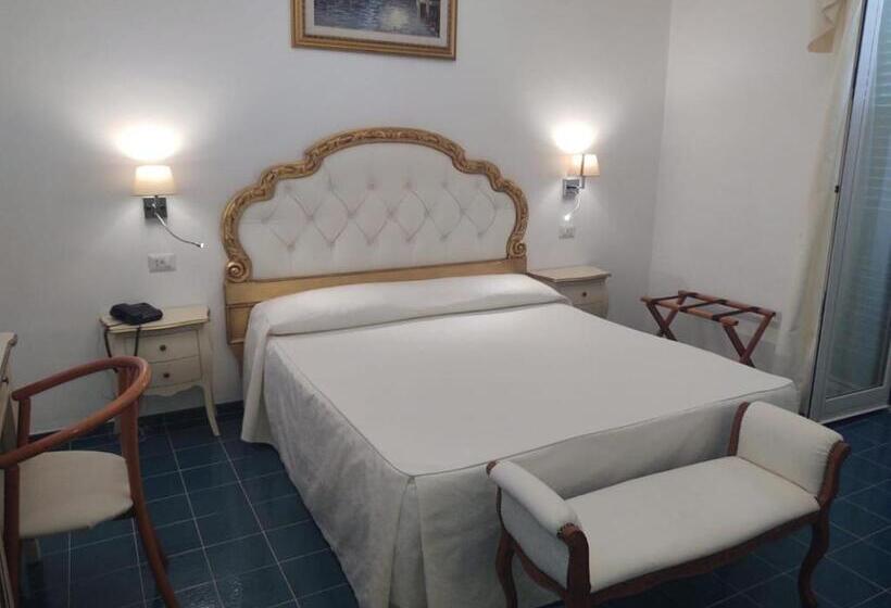 هتل La Perla