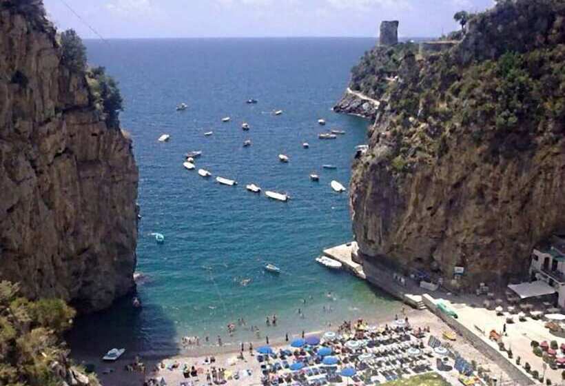 هتل La Perla