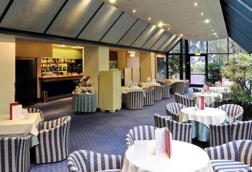 هتل Mercure Reggio Emilia Centro Astoria