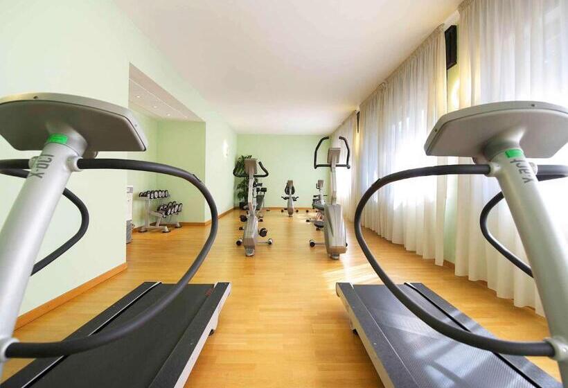 هتل Mercure Reggio Emilia Centro Astoria