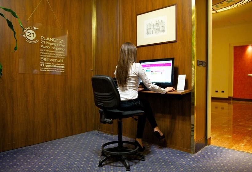 هتل Mercure Reggio Emilia Centro Astoria