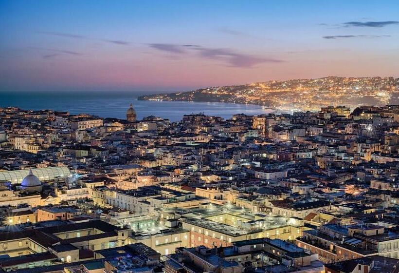 هتل NH Napoli Panorama