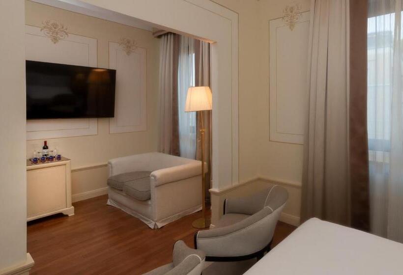 هتل Radisson Blu Ghr , Rome