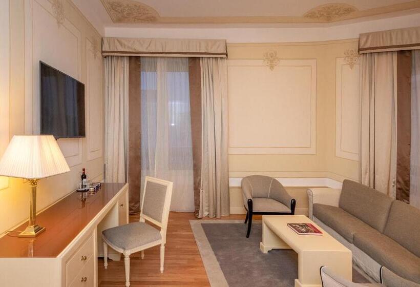 هتل Radisson Blu Ghr , Rome