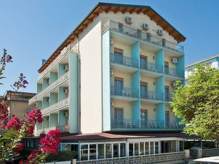 هتل Saint Tropez Spa & Restaurant