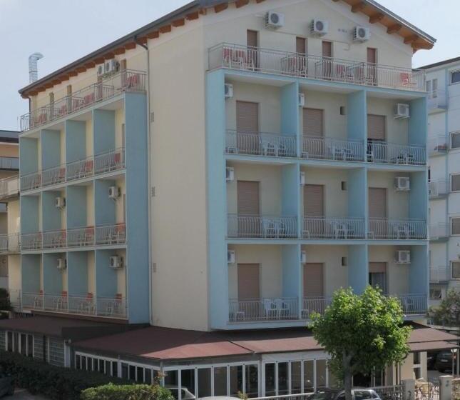 هتل Saint Tropez Spa & Restaurant