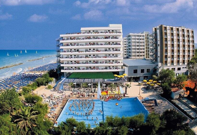 فندق Serena Majestic