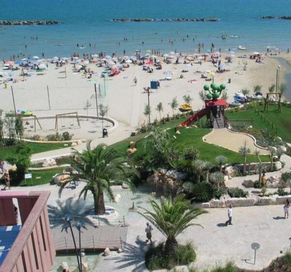 هتل Albergo Girasole Frontemare