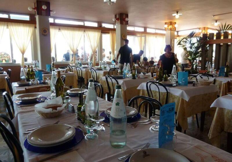 فندق Albergo Girasole Frontemare
