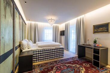 هتل Adler Suite & Stube