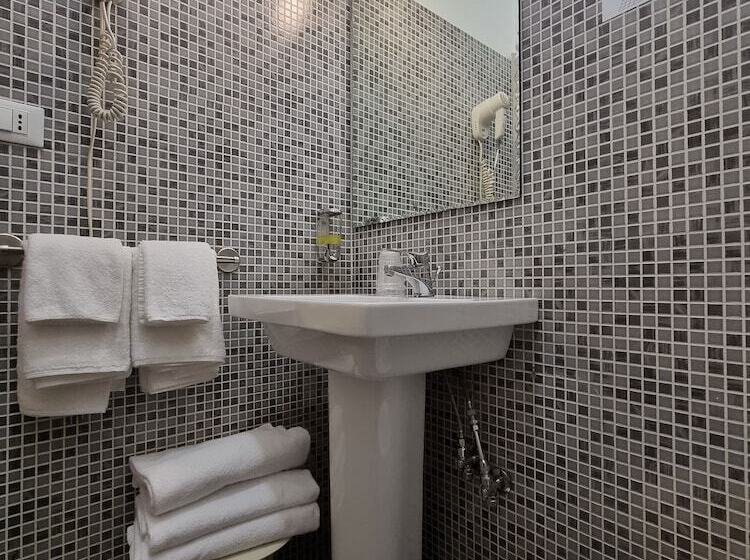 Green Class Hotel Astoria