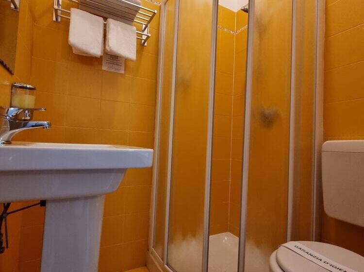 Green Class Hotel Astoria
