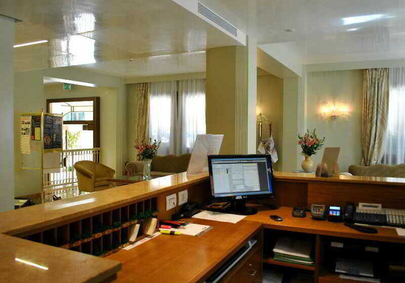 Fotos del hotel Carlton Capri:  30