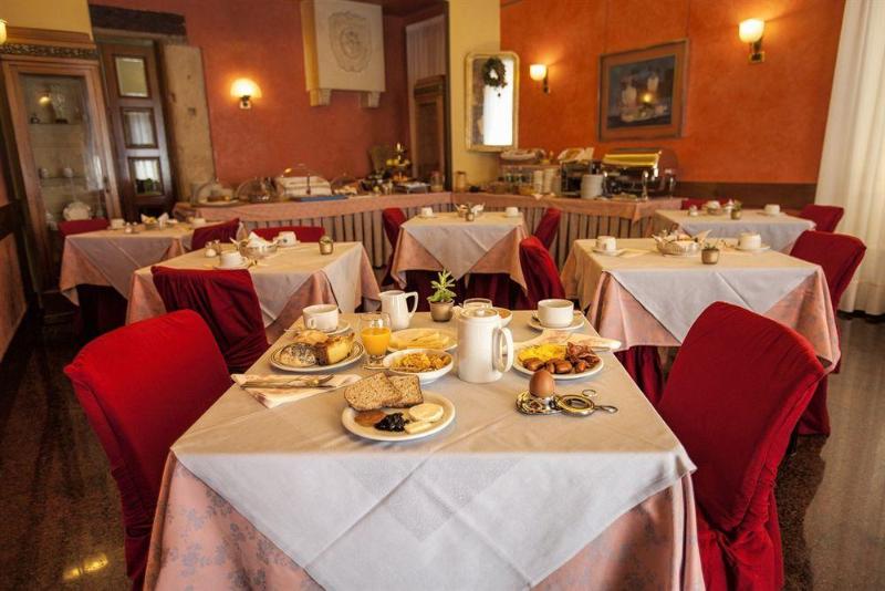 هتل Colomba D'oro