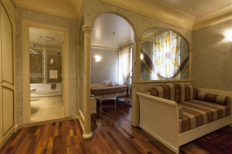 هتل Colomba D'oro