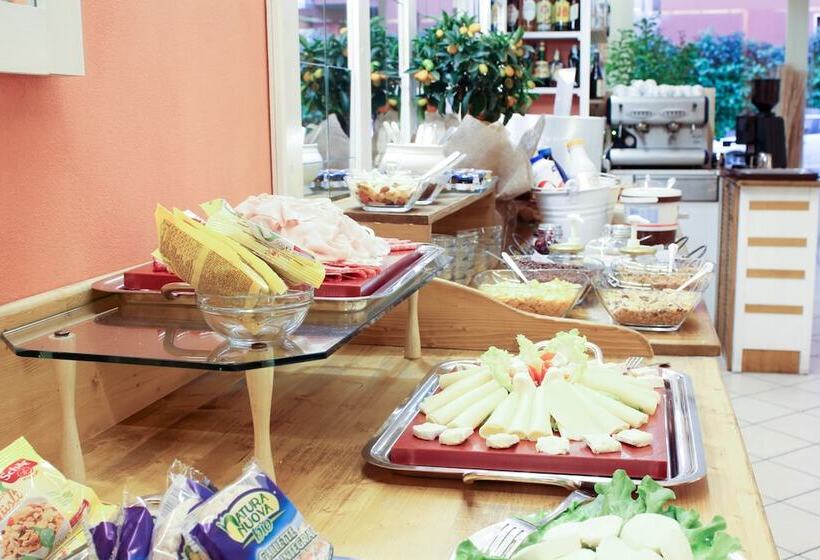 Fotos del hotel Italia:  9 Fotos del hotel Italia:  9