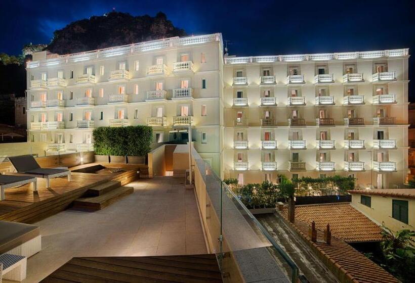 هتل NH Collection Taormina