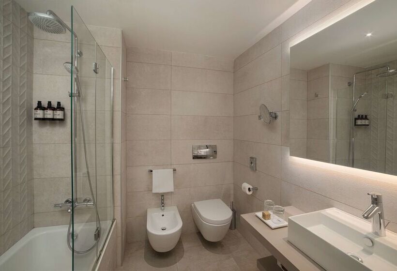 בית מלון כפרי NH Trieste