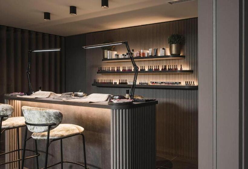 ホテル Stroblhof Active Family Spa Resort