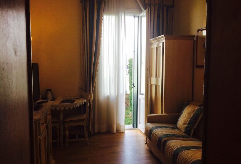 هتل Villa Laguna