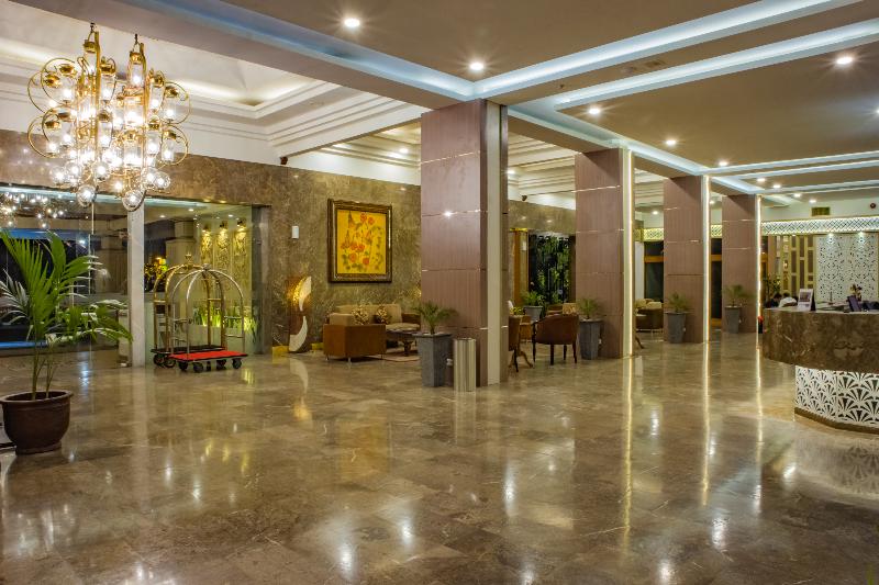 ホテル Grand Inna Tunjungan