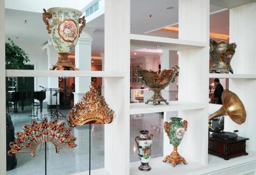 هتل Grand Mahkota