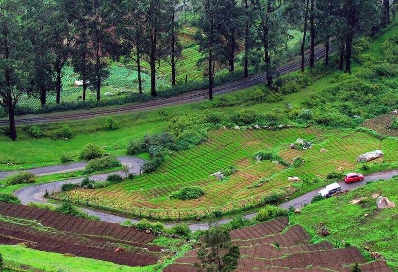 هتل Savoy  Ihcl Seleqtions