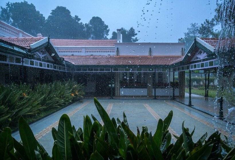 هتل Savoy  Ihcl Seleqtions