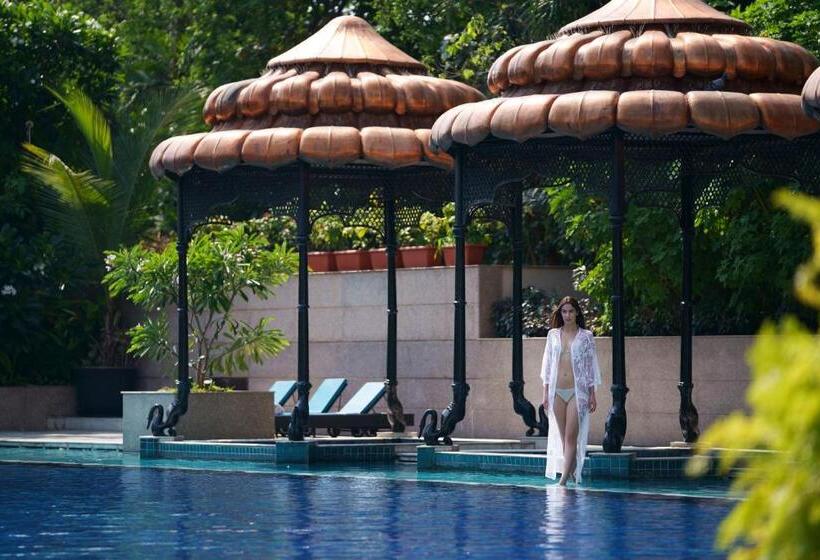 هتل Taj Krishna