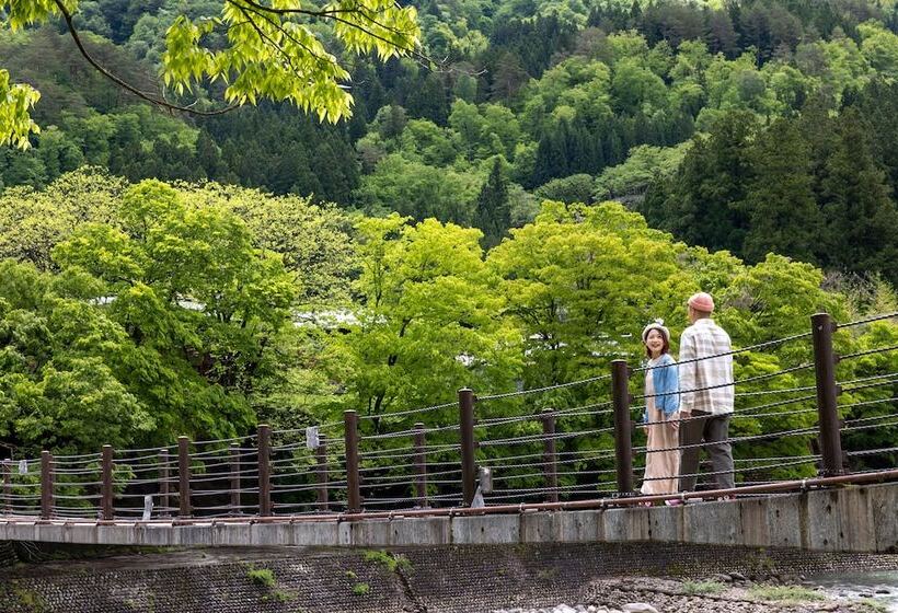 هتل Takayama Green