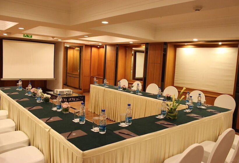 هتل The Hans, New Delhi