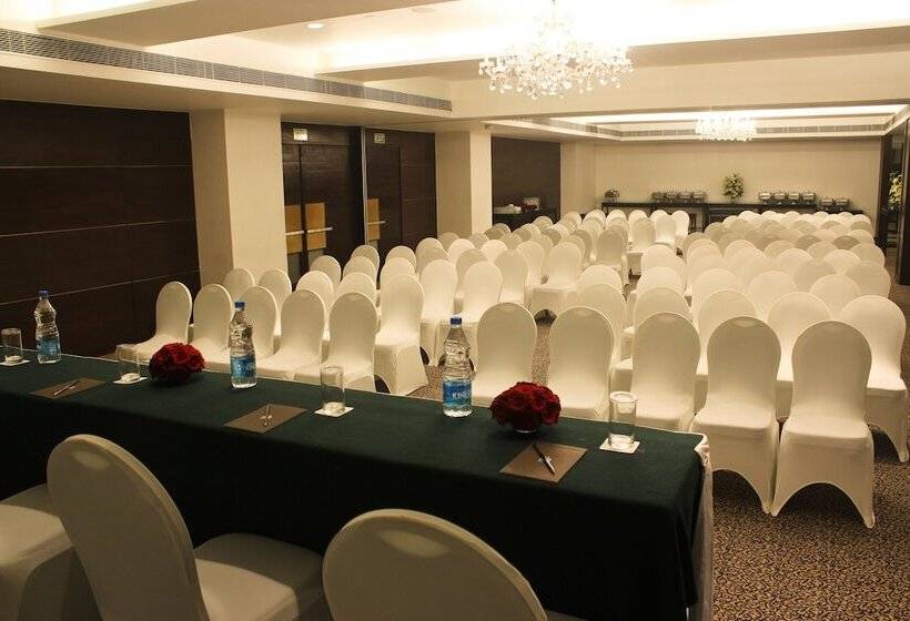 هتل The Hans, New Delhi