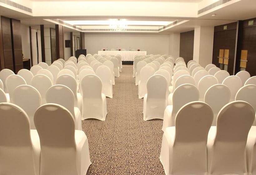 هتل The Hans, New Delhi
