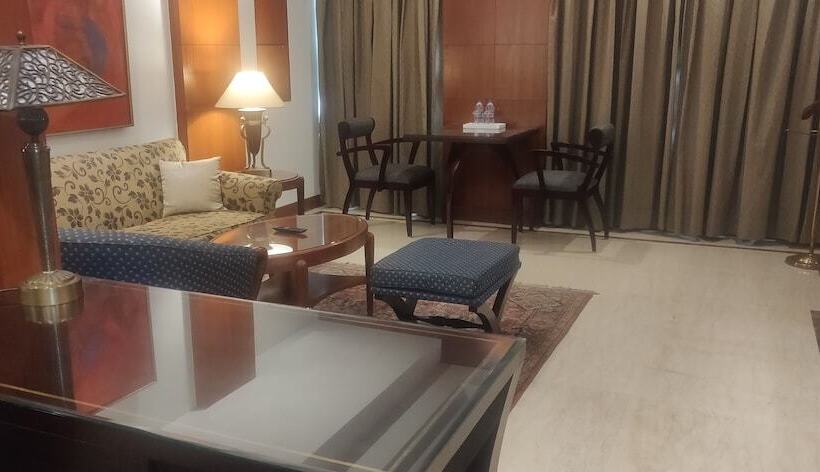 هتل The Hans, New Delhi