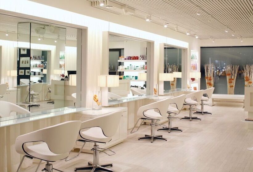 Отель The Leela Mumbai