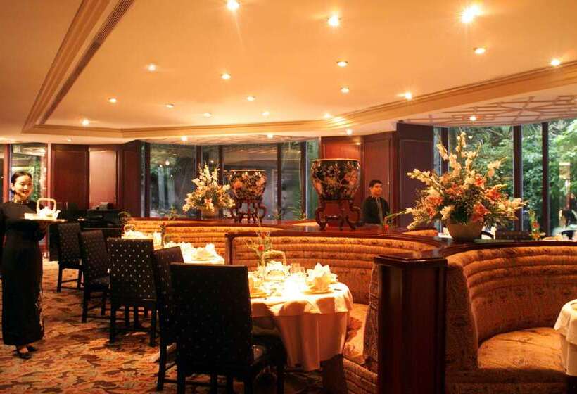 Отель The Leela Mumbai