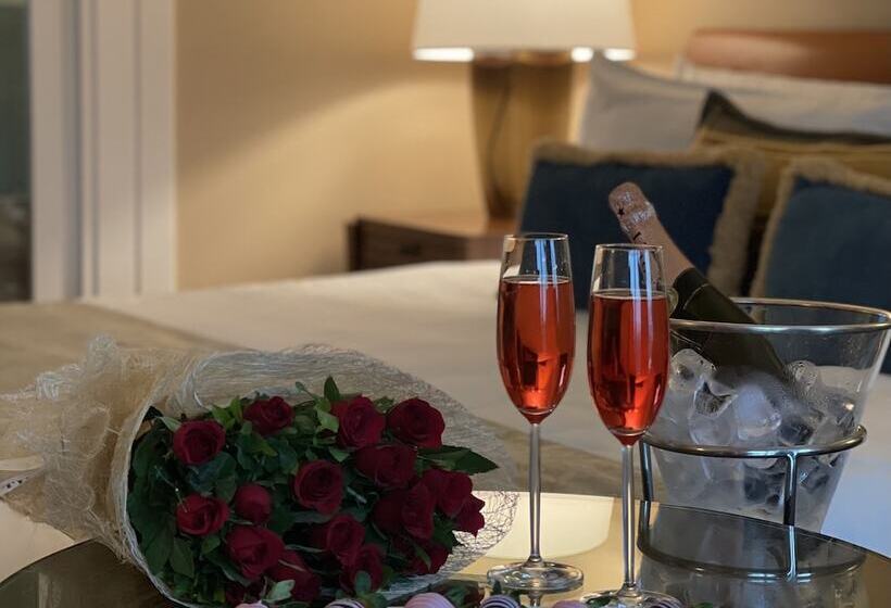 Отель The Leela Mumbai