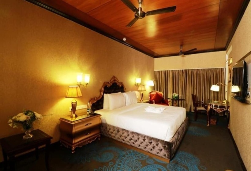 فندق The Piccadily  Chandigarh