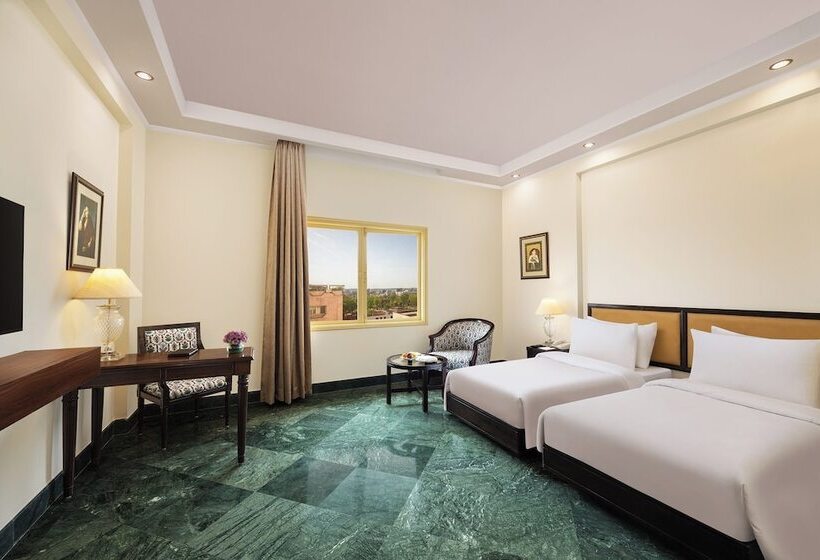 هتل V Sarovar Portico Mi Road Jaipur