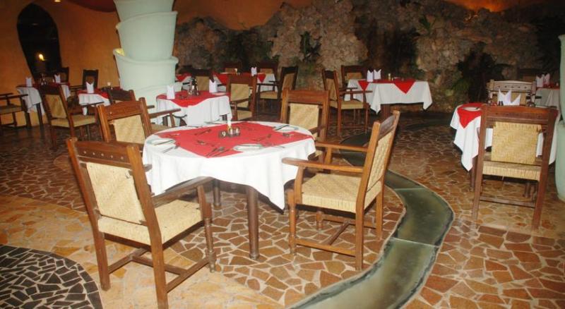 בית מלון כפרי Bamburi Beach