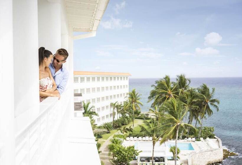 هتل Couples Tower Isle