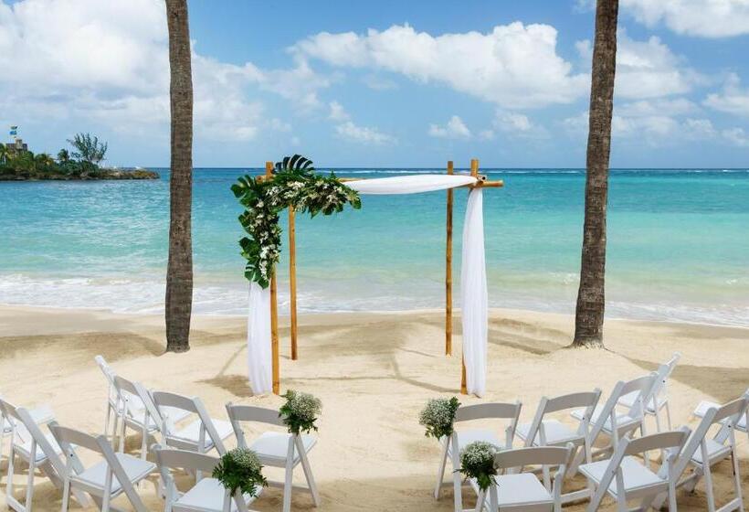 هتل Couples Tower Isle