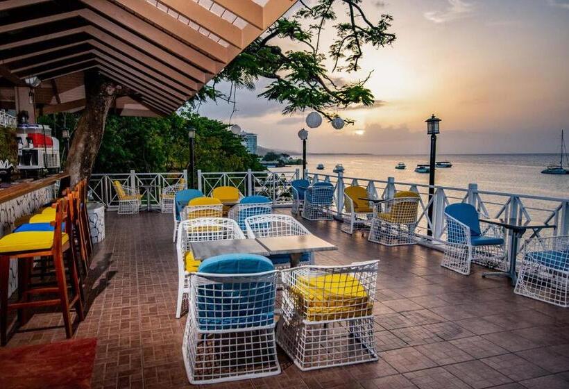 هتل Hibiscus Lodge