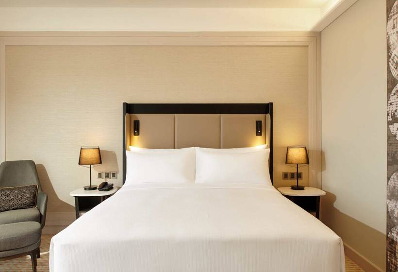 هتل Hilton Kuching
