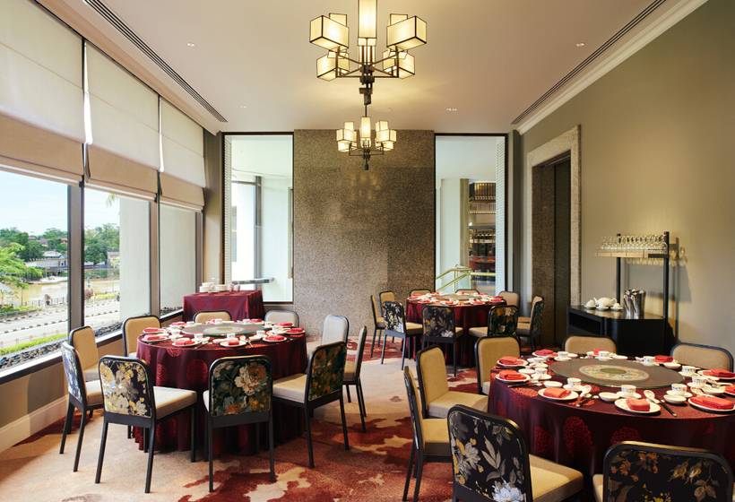 هتل Hilton Kuching