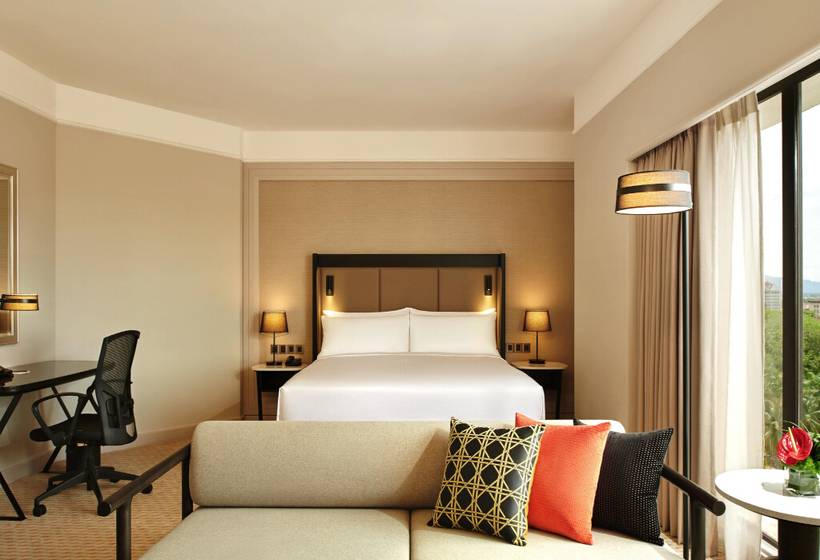 هتل Hilton Kuching